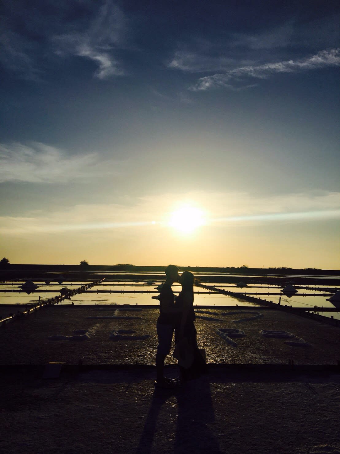 鹽田的夕陽景色,圖片取自:Ann Shih。 鹽田的夕陽景色,圖片取自:Ann Shih。