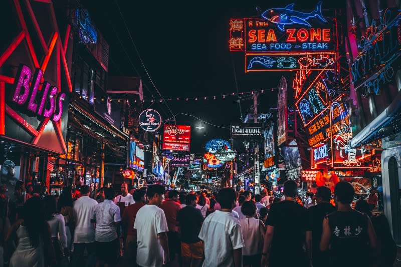 泰國芭達雅美軍大街（Walking street）Photo by Hanny Naibaho on Unsplash