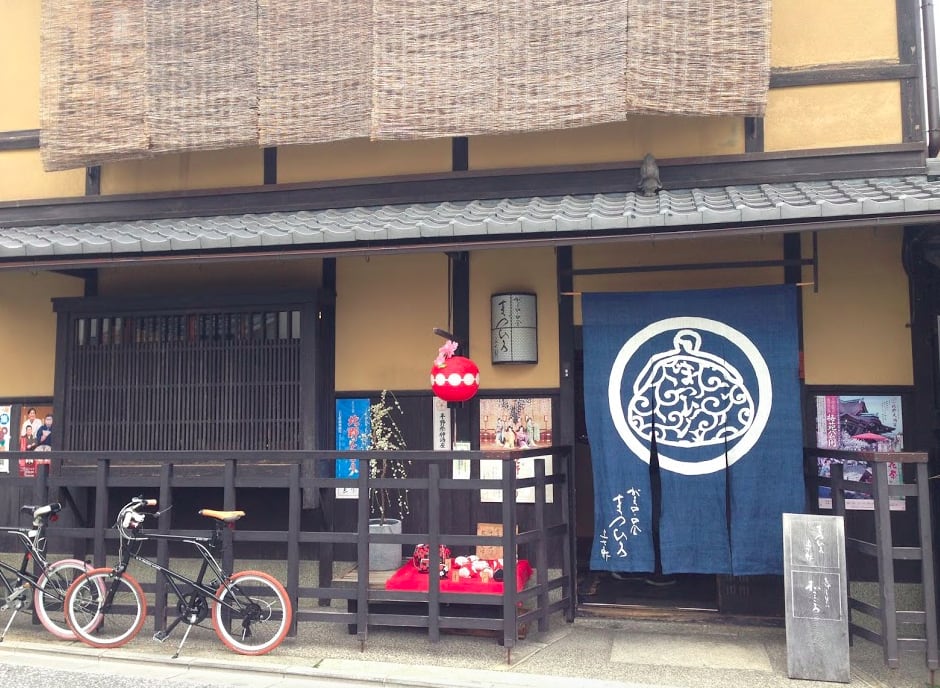 位在町屋中的口金包專賣店。照片來源:吳胖達 位在町屋中的口金包專賣店。照片來源:吳胖達