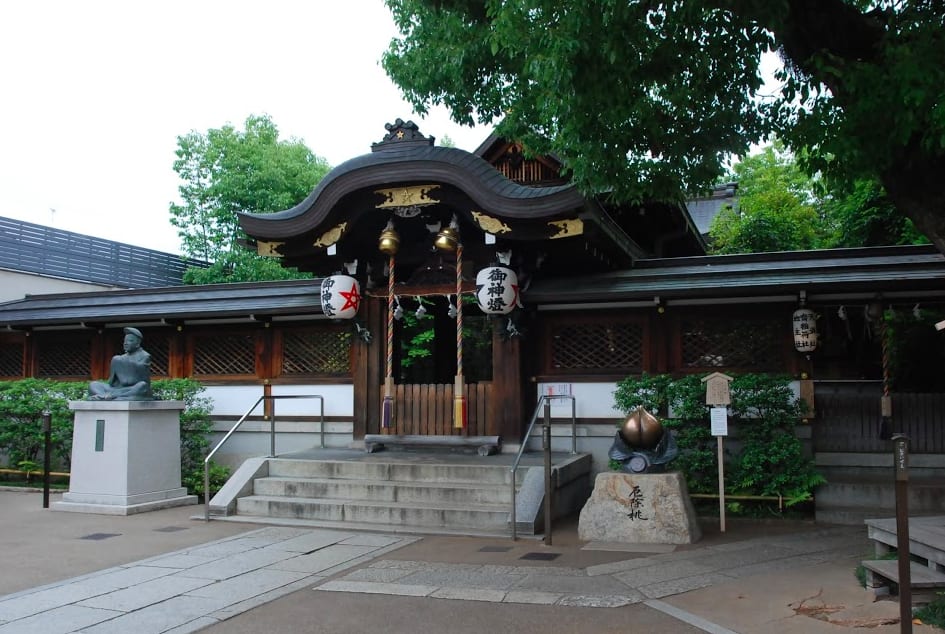 神社境內不時可見晴明專有的五芒星。照片來源:吳胖達 神社境內不時可見晴明專有的五芒星。照片來源:吳胖達