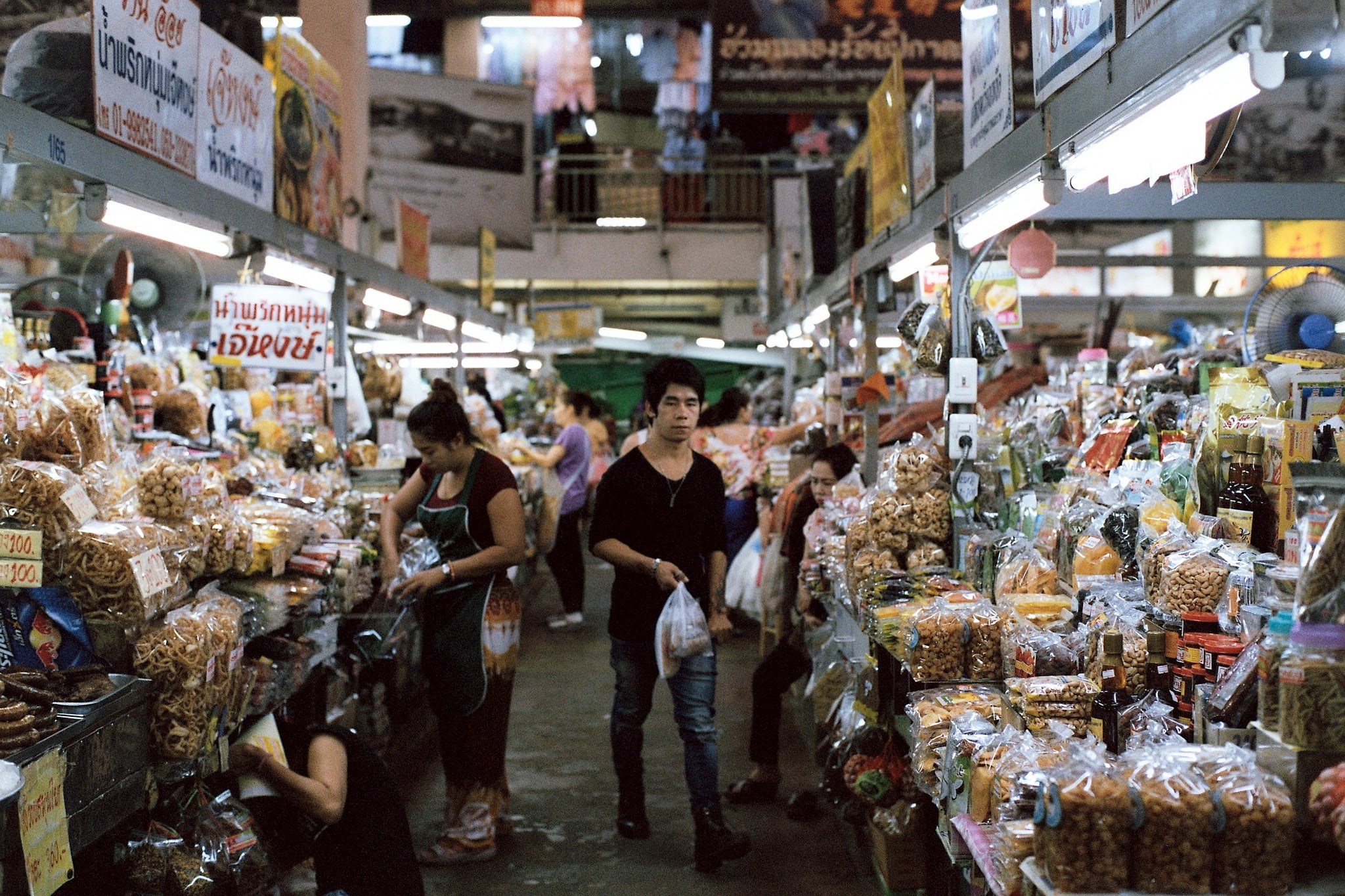 當地人採買生活用品的市集。來源:http://bit.ly/2KWuMtY。 當地人採買生活用品的市集。來源:http://bit.ly/2KWuMtY。