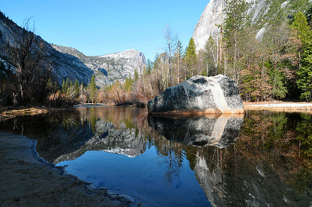 mirror lake |圖片來源: Wikimedia Commons https://goo.gl/PGHvJ4 mirror lake |圖片來源: Wikimedia Commons https://goo.gl/PGHvJ4