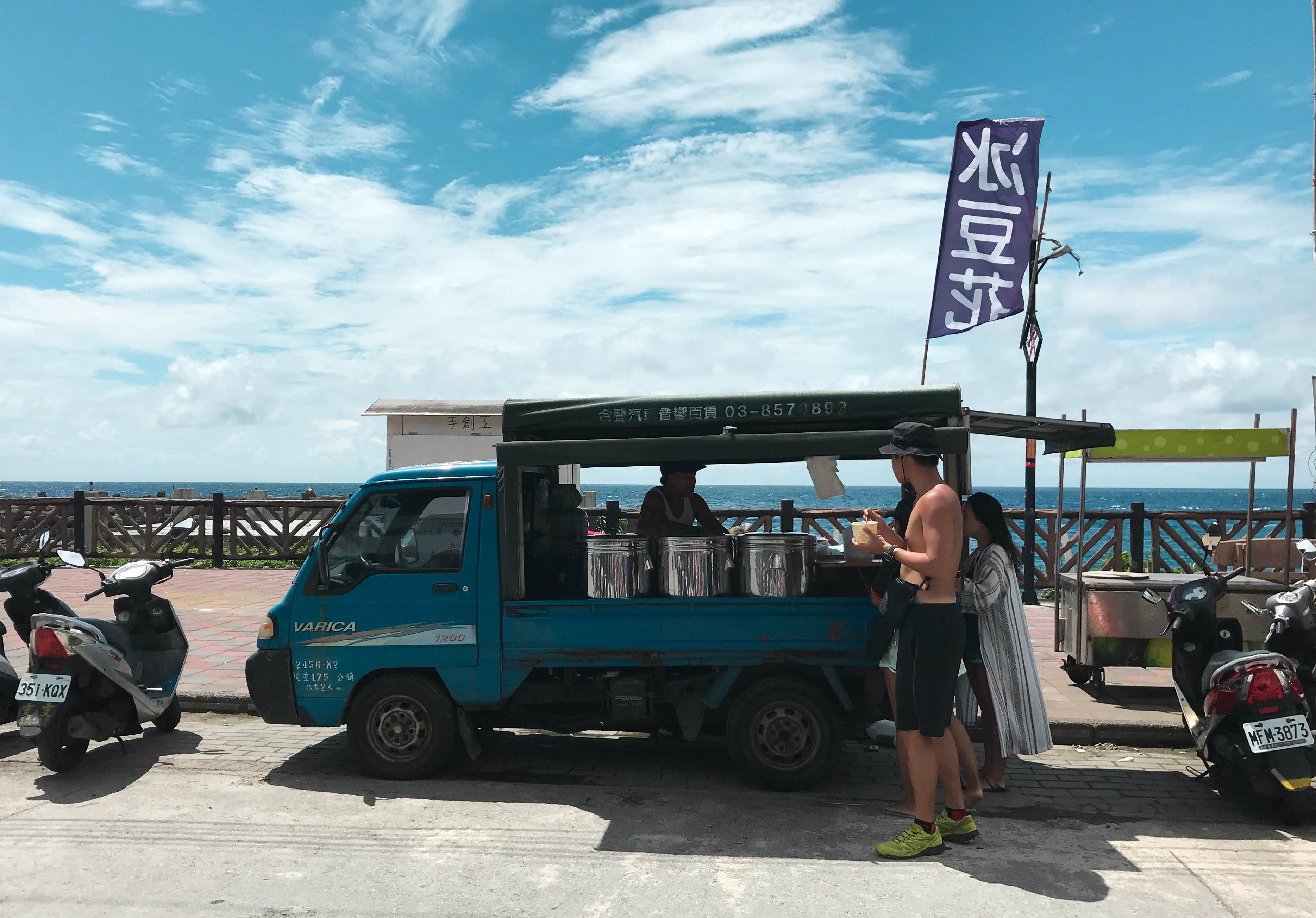 位於椰油7-11對面的豆花伯行動攤車 位於椰油7-11對面的豆花伯行動攤車