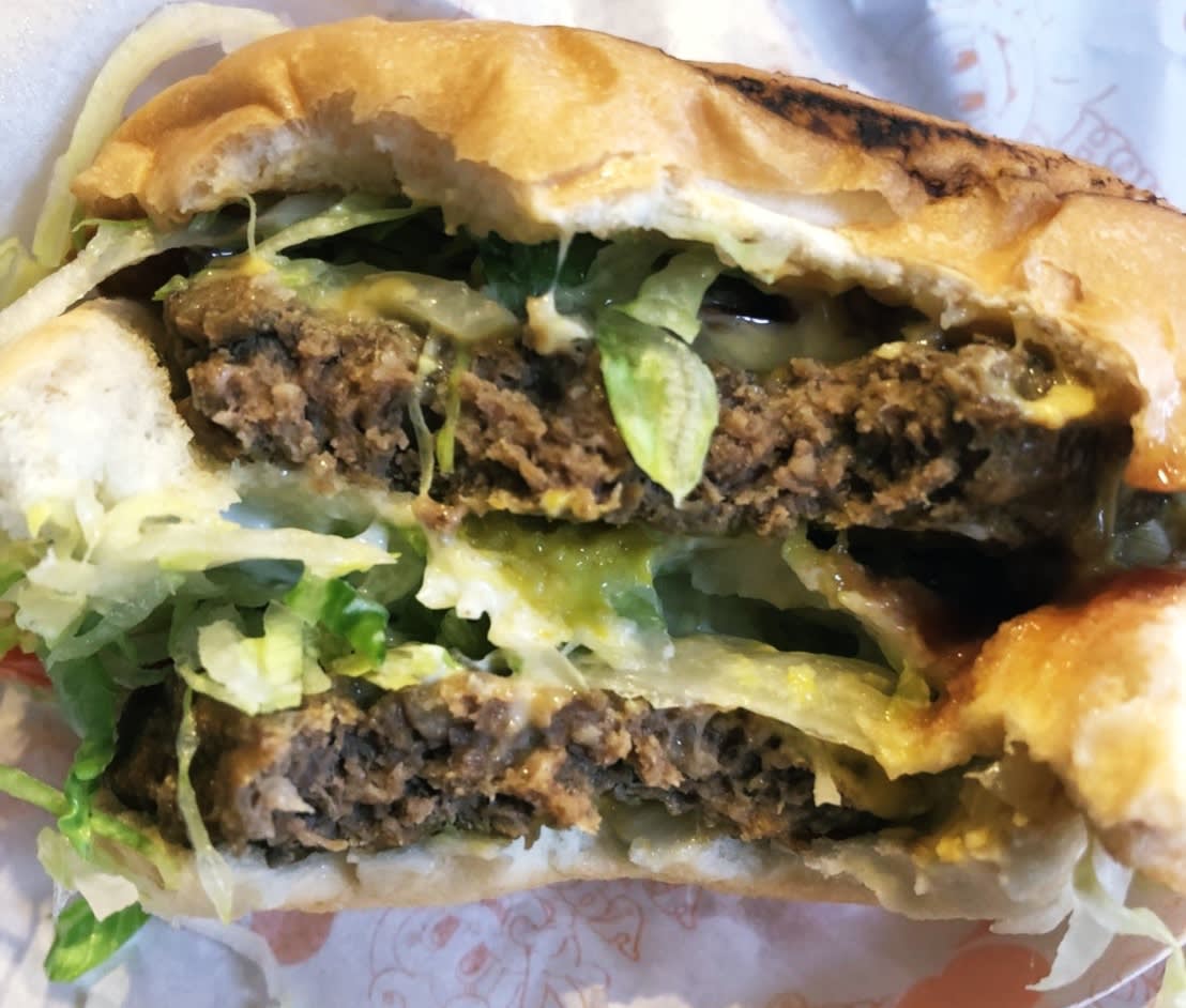 六福村美國大西部,漢堡店,雙層起司牛肉堡。 六福村美國大西部,漢堡店,雙層起司牛肉堡。