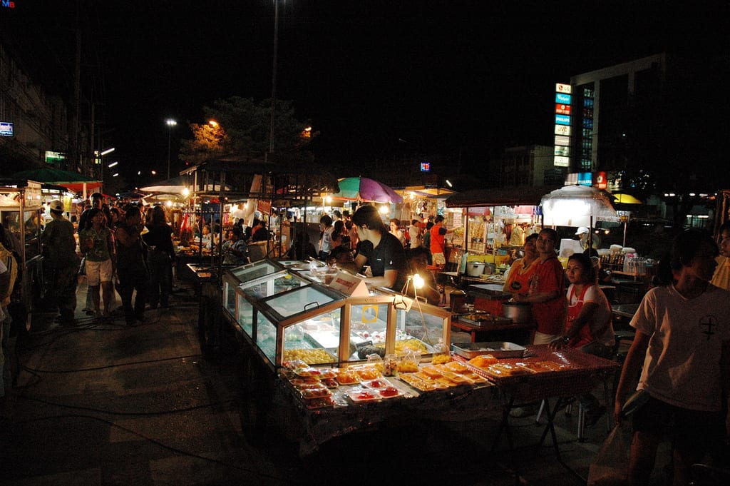 巴衝夜市 Pak Chong Night Market 來源:Flickr@Matt Humphrey 巴衝夜市 Pak Chong Night Market 來源:Flickr@Matt Humphrey