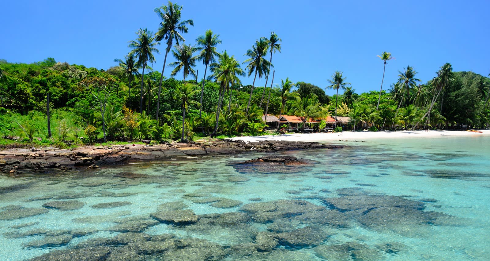 狗骨島海水清澈見底,圖片取自www.koh-chang.bangkok.com。 狗骨島海水清澈見底,圖片取自www.koh-chang.bangkok.com。