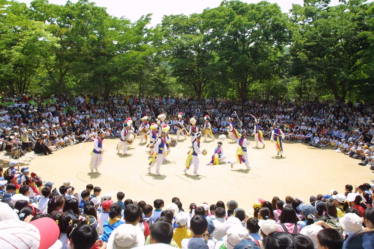 參觀韓國民俗村，體驗韓國傳統文化與風俗