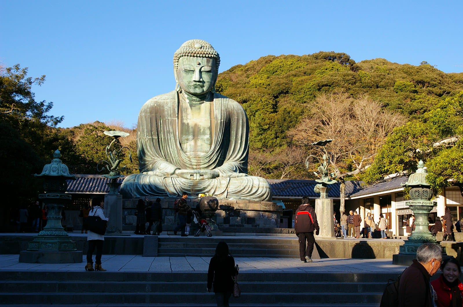 日本三大名佛之一的鎌倉大佛，連帶周邊的風景，都常出現在影劇作品中。圖片來源：flickr@rulian0126。https://ppt.cc/fxtaXx