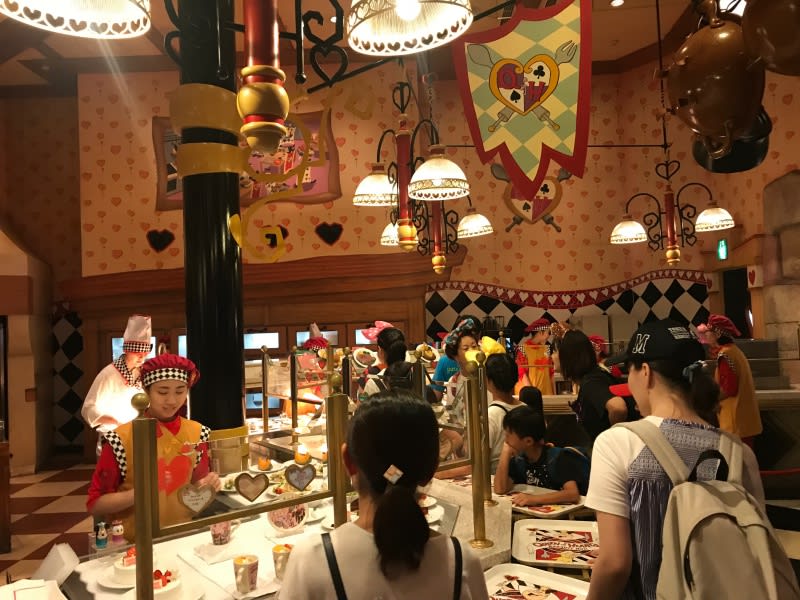 迪士尼樂園,紅心皇后餐廳。