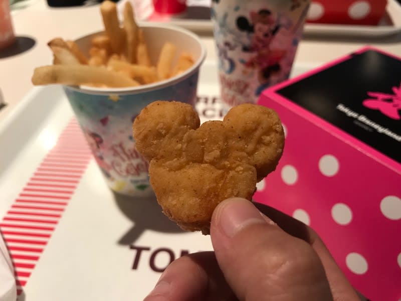 明日舞台餐廳,雞塊也是米奇形狀!