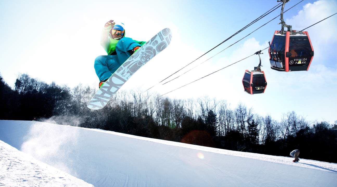Snowboard適合有溜滑板和衝浪經驗者玩。 Snowboard適合有溜滑板和衝浪經驗者玩。