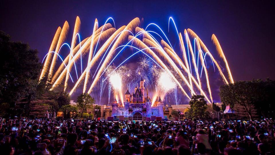 香港迪士尼 2018跨年煙火 來源:fb@hkdisneyland.tw 香港迪士尼 2018跨年煙火 來源:fb@hkdisneyland.tw