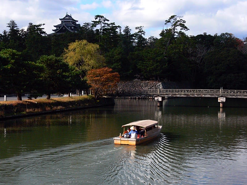 堀川遊覽船。照片來源:しまね観光ナビ。 堀川遊覽船。照片來源:しまね観光ナビ。
