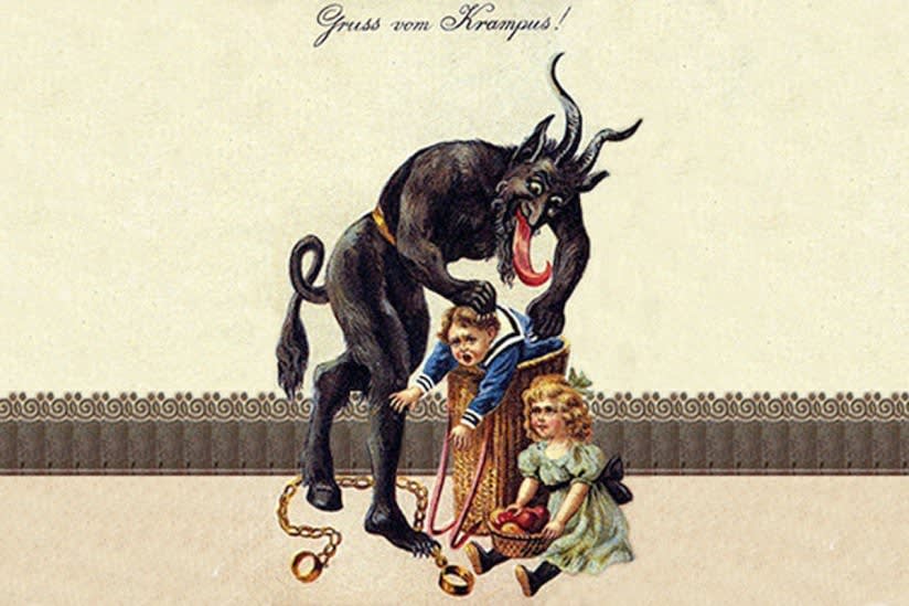 Krampus面目猙獰,頭頂長角有獠牙,身上背負著銅鈴,手持鐵鍊和鞭子,模樣嚇人的遊盪街頭,就是要抓住調皮搗蛋的孩子,圖片取自news.qoo-app.com。 Krampus面目猙獰,頭頂長角有獠牙,身上背負著銅鈴,手持鐵鍊和鞭子,模樣嚇人的遊盪街頭,就是要抓住調皮搗蛋的孩子,圖片取自news.qoo-app.com。