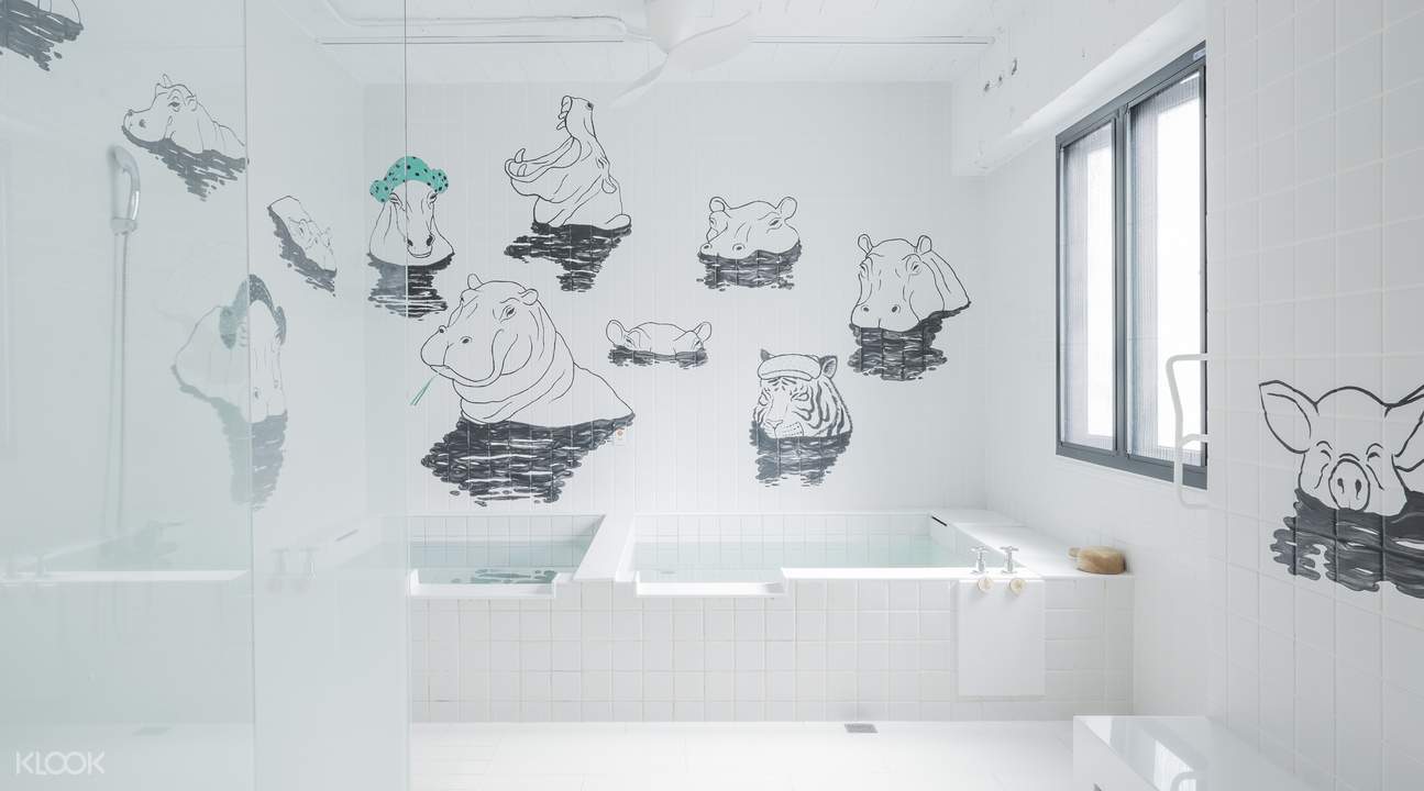 「河馬浴場」湯屋,延伸電影羅馬浴場中,追求著象徵超越男女與物種的混浴,構成和諧而詩意的理念。 「河馬浴場」湯屋,延伸電影羅馬浴場中,追求著象徵超越男女與物種的混浴,構成和諧而詩意的理念。