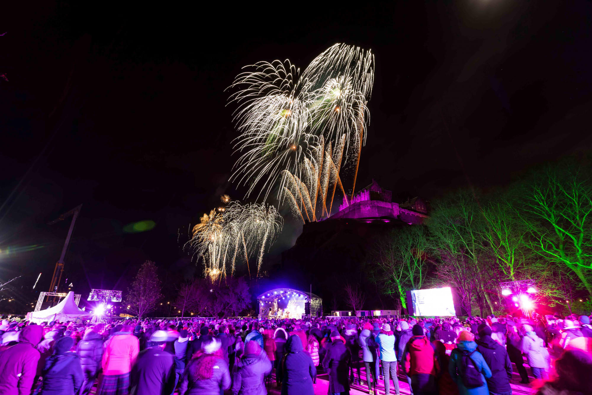 城堡煙火舞會 可以近距離欣賞煙火 www.edinburghshogmanay.com 城堡煙火舞會 可以近距離欣賞煙火 www.edinburghshogmanay.com