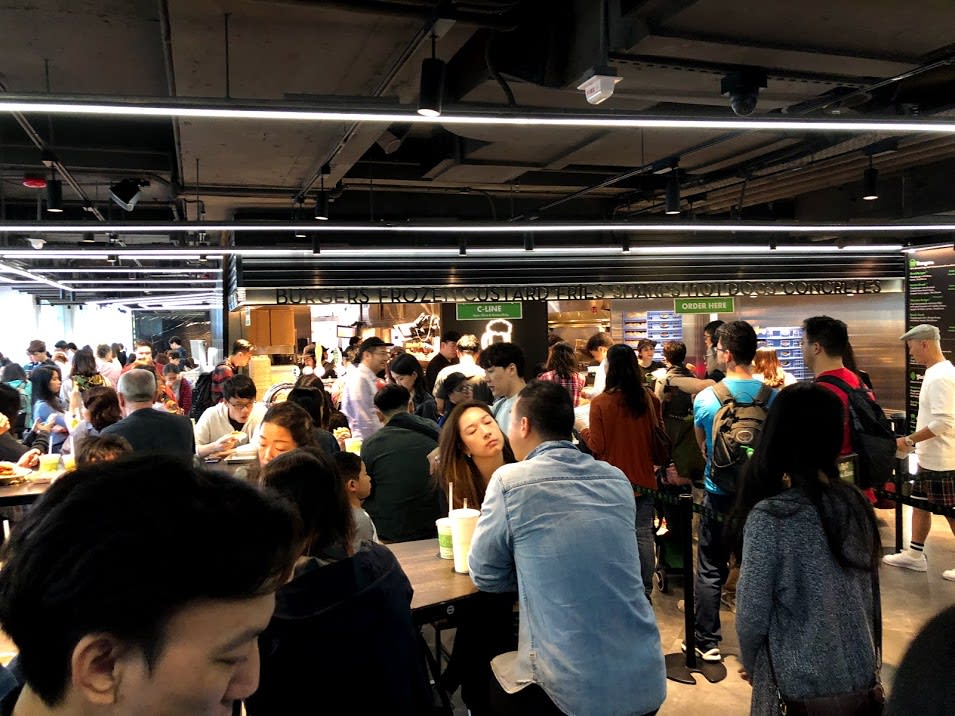 假日大約要等上1小時才吃得到 | PC: Zach Huang 假日大約要等上1小時才吃得到 | PC: Zach Huang