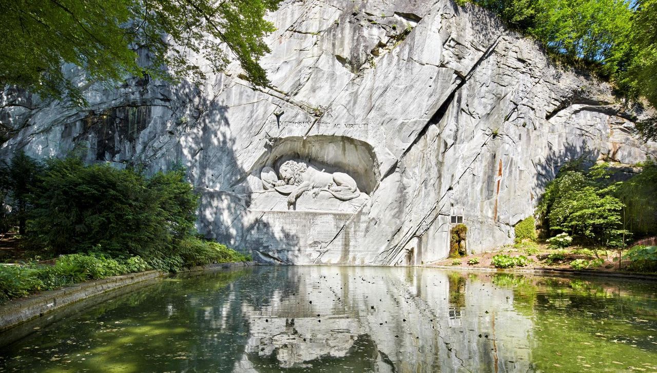 垂死獅子雕像，圖片取自www.luzern.com。