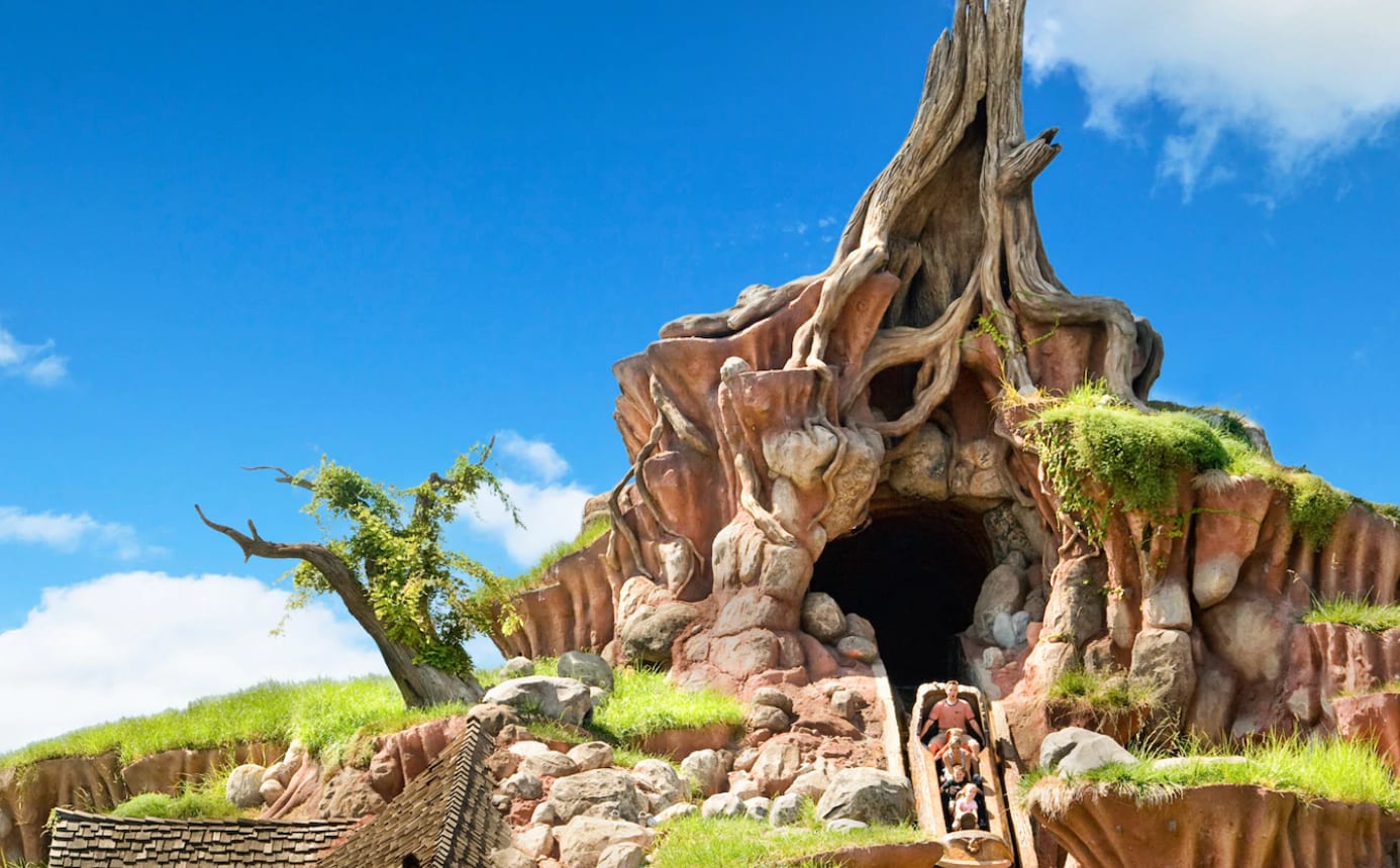 Splash Mountain,圖片取自美國迪士尼樂園官網。 Splash Mountain,圖片取自美國迪士尼樂園官網。