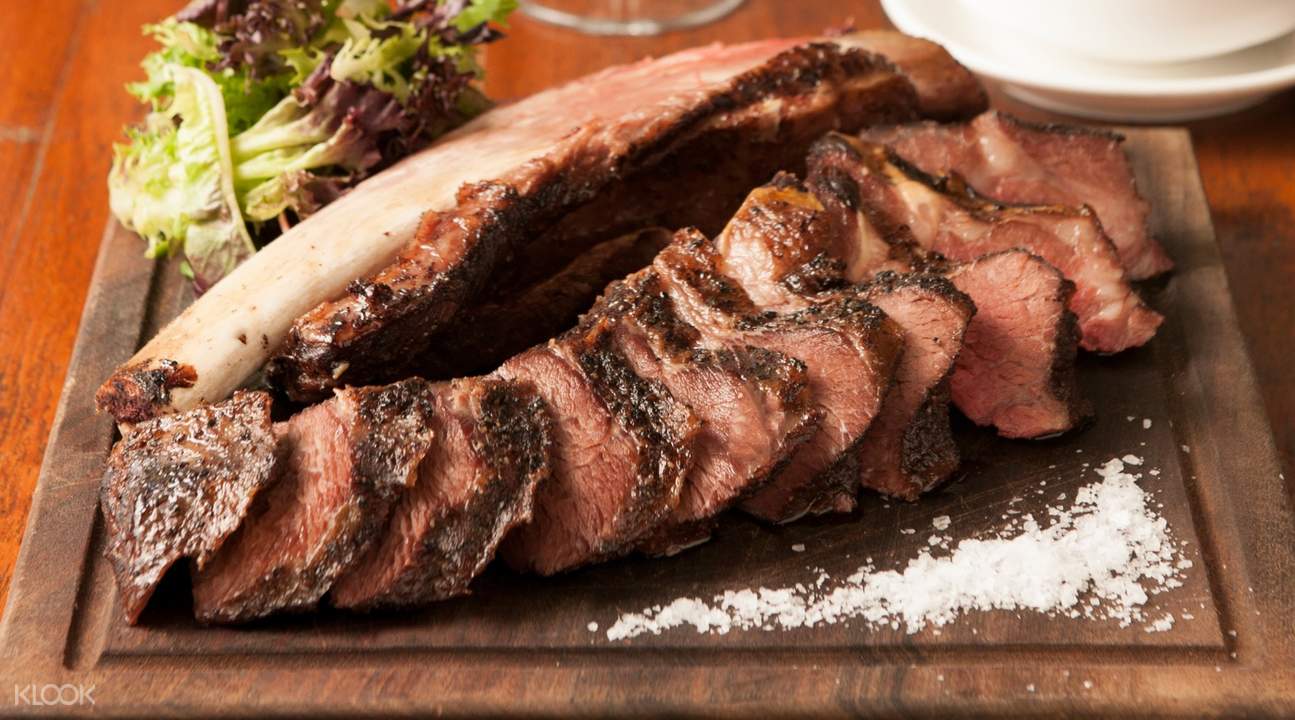 享用美酒佳餚、欣賞醉人景致,慰勞平日生活的疲累 享用美酒佳餚、欣賞醉人景致,慰勞平日生活的疲累
