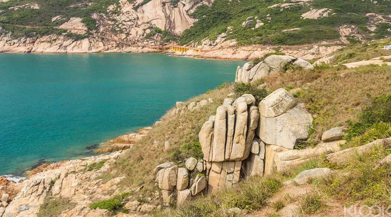 ▲ 山上諸多奇岩怪石，氣勢驚人。