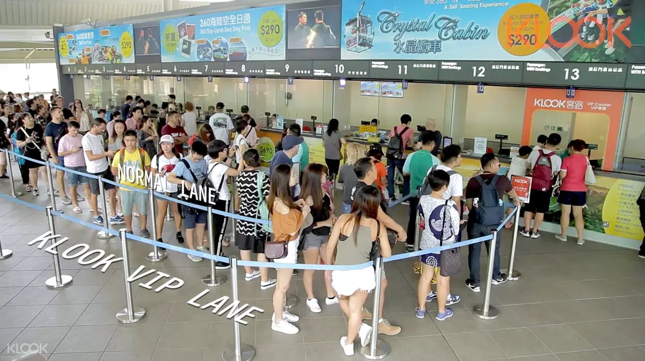 昂坪纜車排隊人潮眾多，客路的獨家換票通道將可大大節省寶貴的旅遊時間。