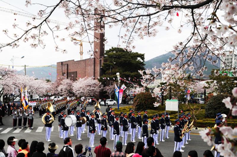 鎮海軍港節（照片來源：KOREA TOURISM ORGANIZATION官網）https://bit.ly/2VGChXy