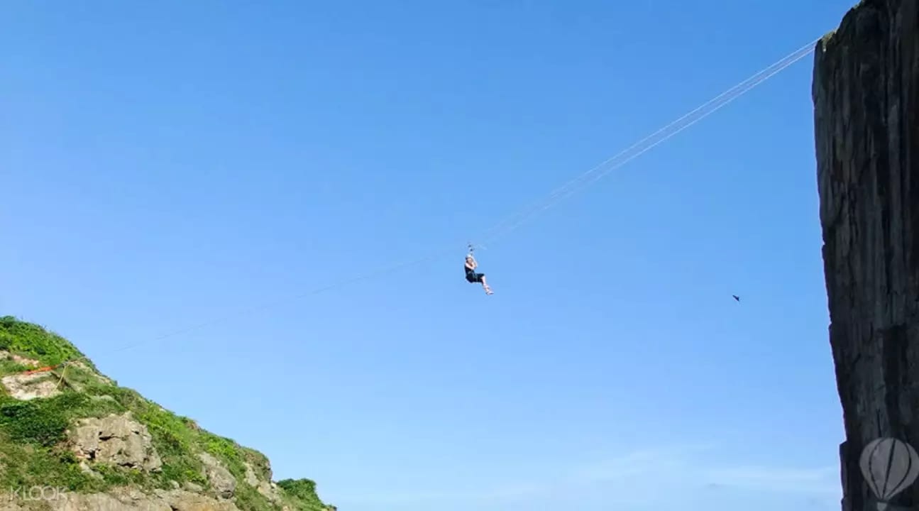 若您沒有忙著閉眼加尖叫，可以欣賞欣賞四週壯闊的風景哦。