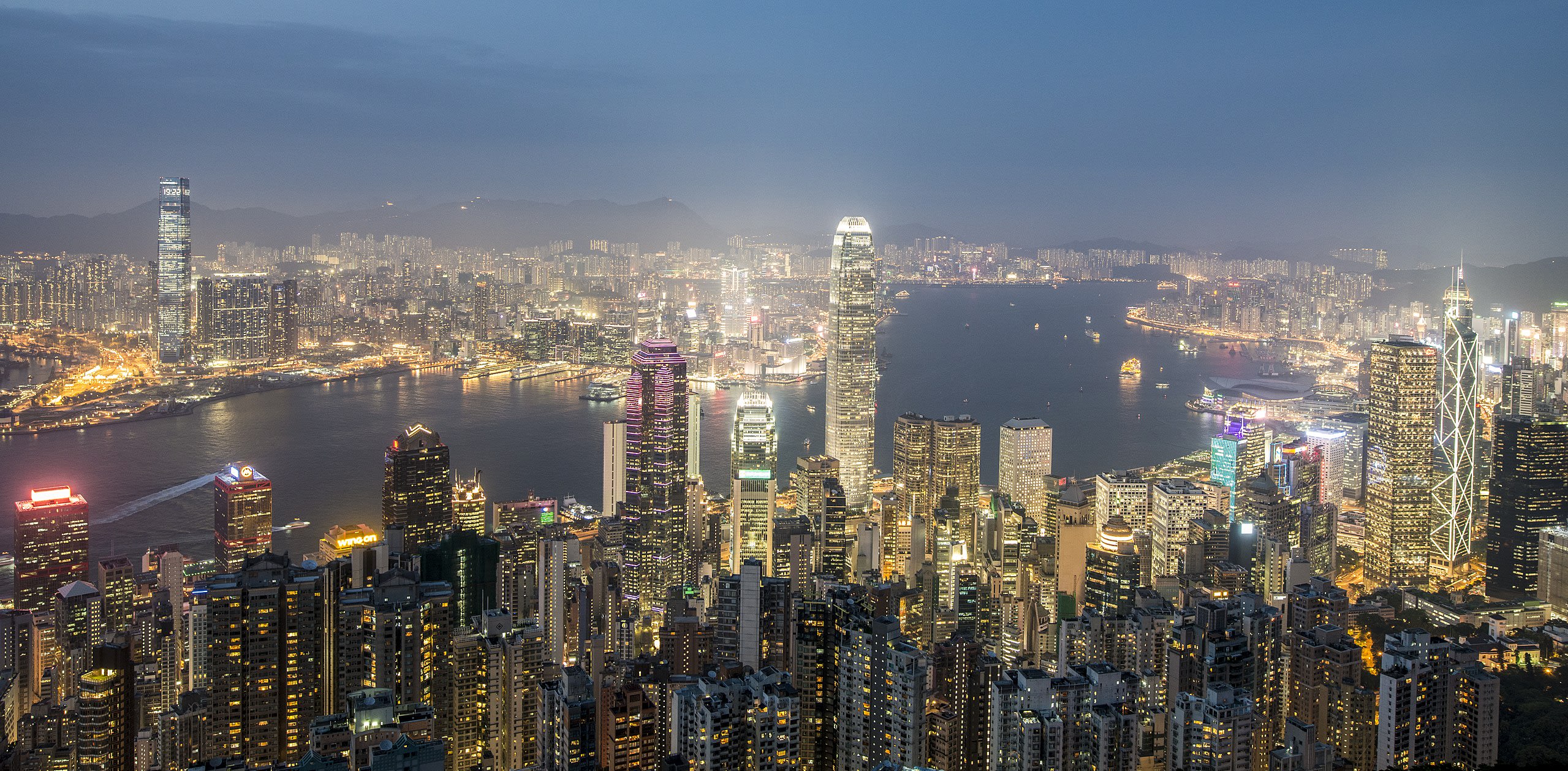 維多利亞港,圖片取自zh.wikipedia.org。 維多利亞港,圖片取自zh.wikipedia.org。