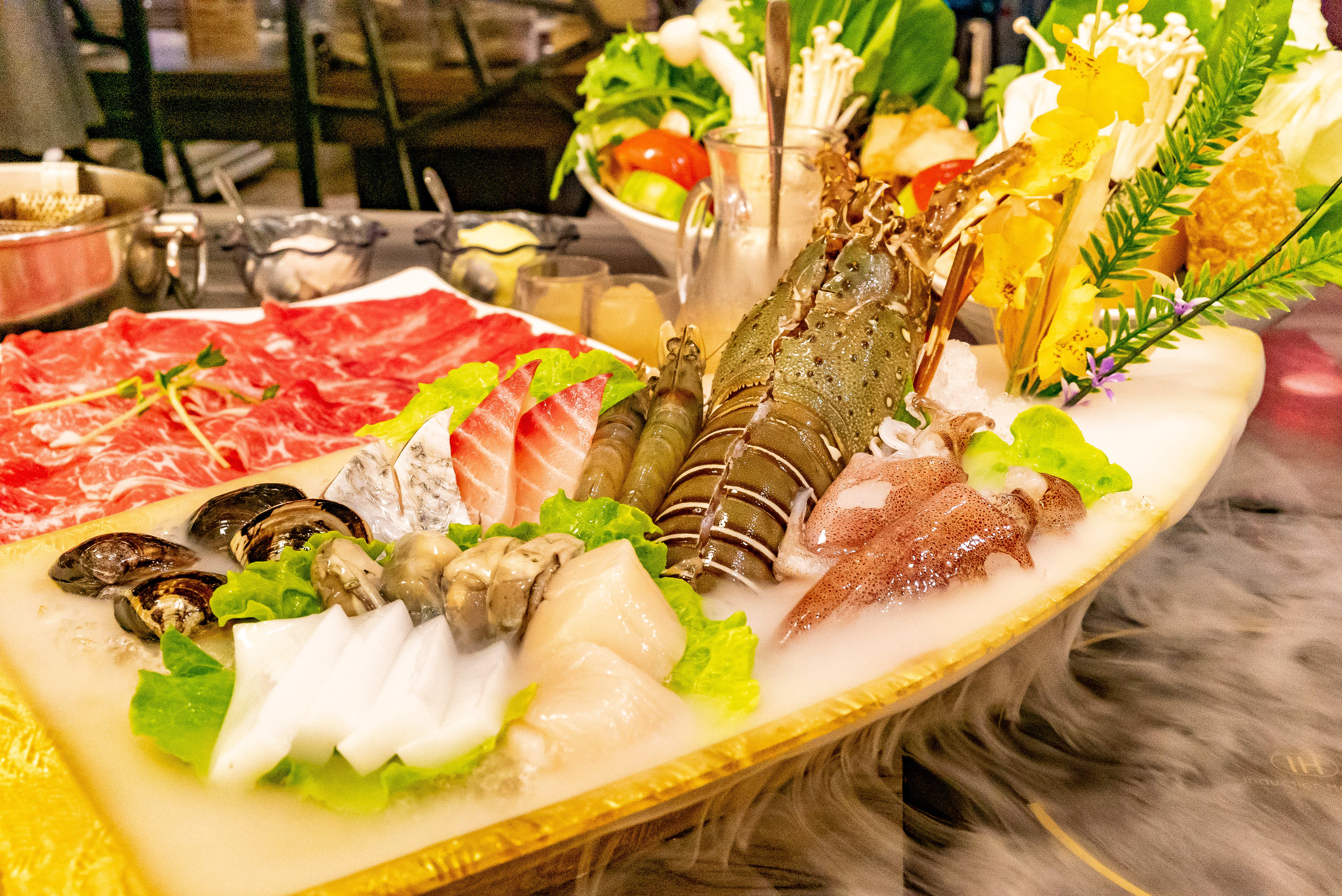 龍蝦、北海道干貝、根島生態蝦、明蝦、天使紅蝦、藍蝦、魚片、蛤蜊、小捲,龍蝦 龍蝦、北海道干貝、根島生態蝦、明蝦、天使紅蝦、藍蝦、魚片、蛤蜊、小捲,龍蝦