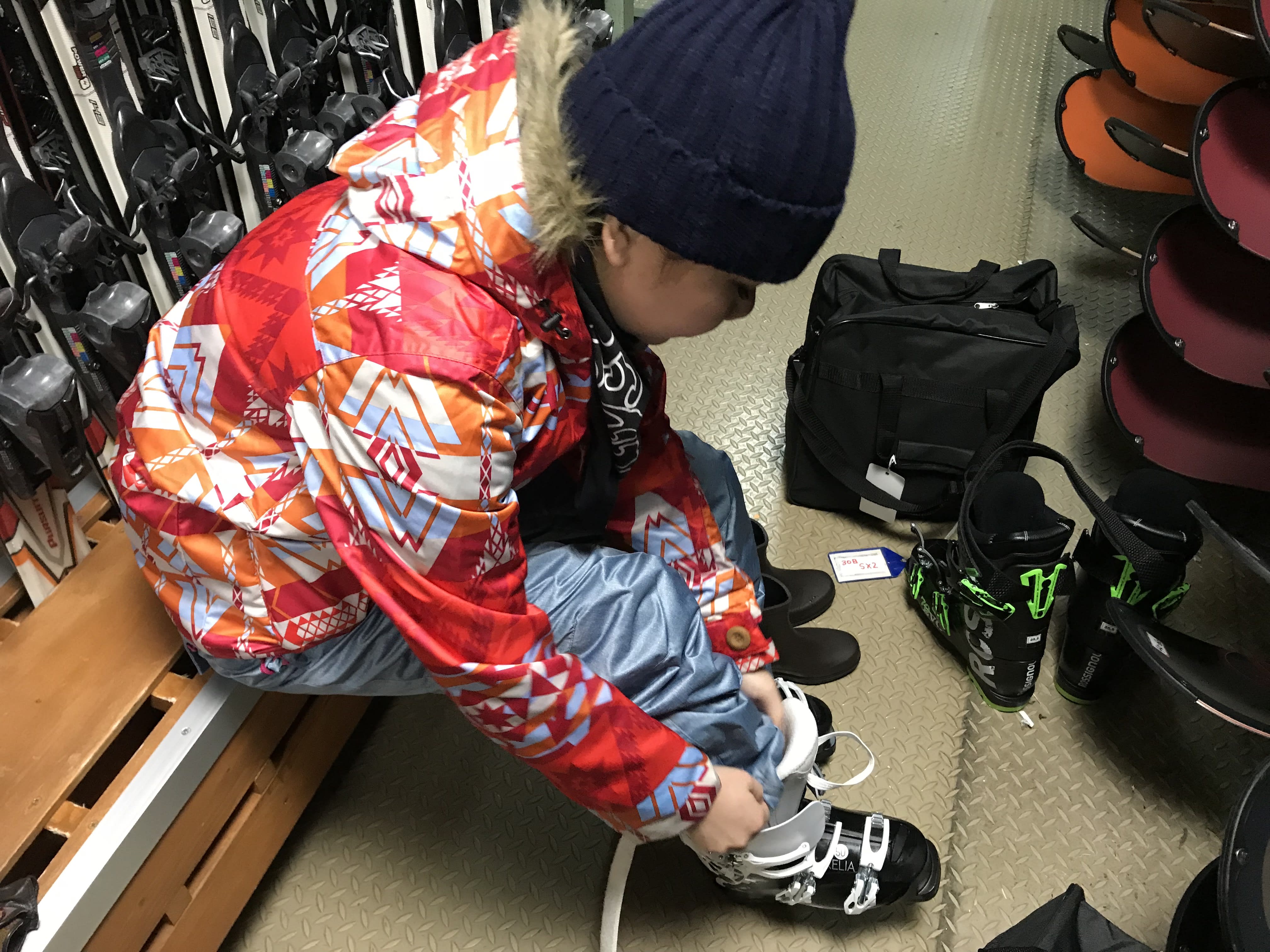 雪鞋要記得綁緊!取自:Ann Shih。 雪鞋要記得綁緊!取自:Ann Shih。