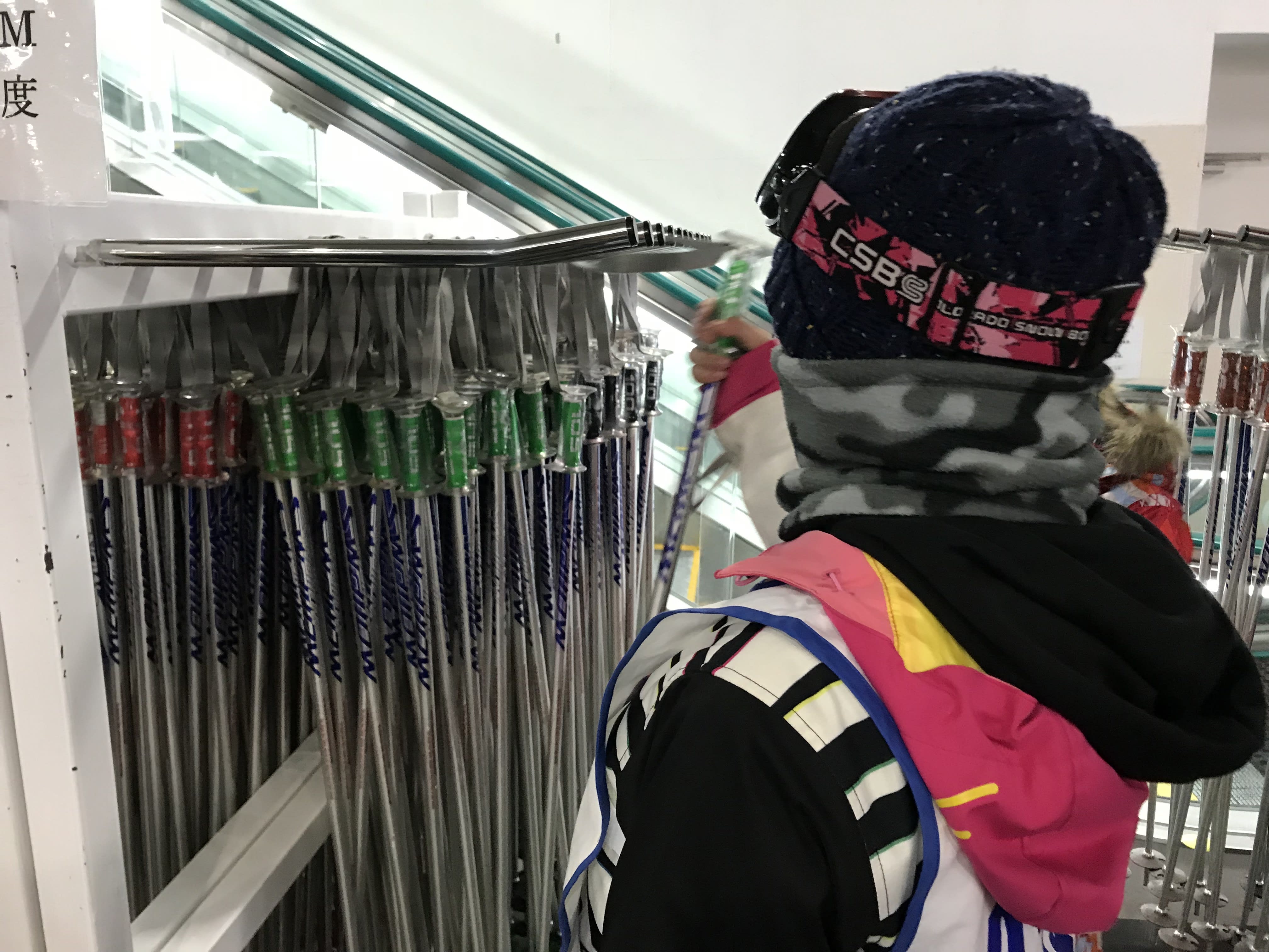 根據身高挑選雪仗,取自:Ann Shih。 根據身高挑選雪仗,取自:Ann Shih。