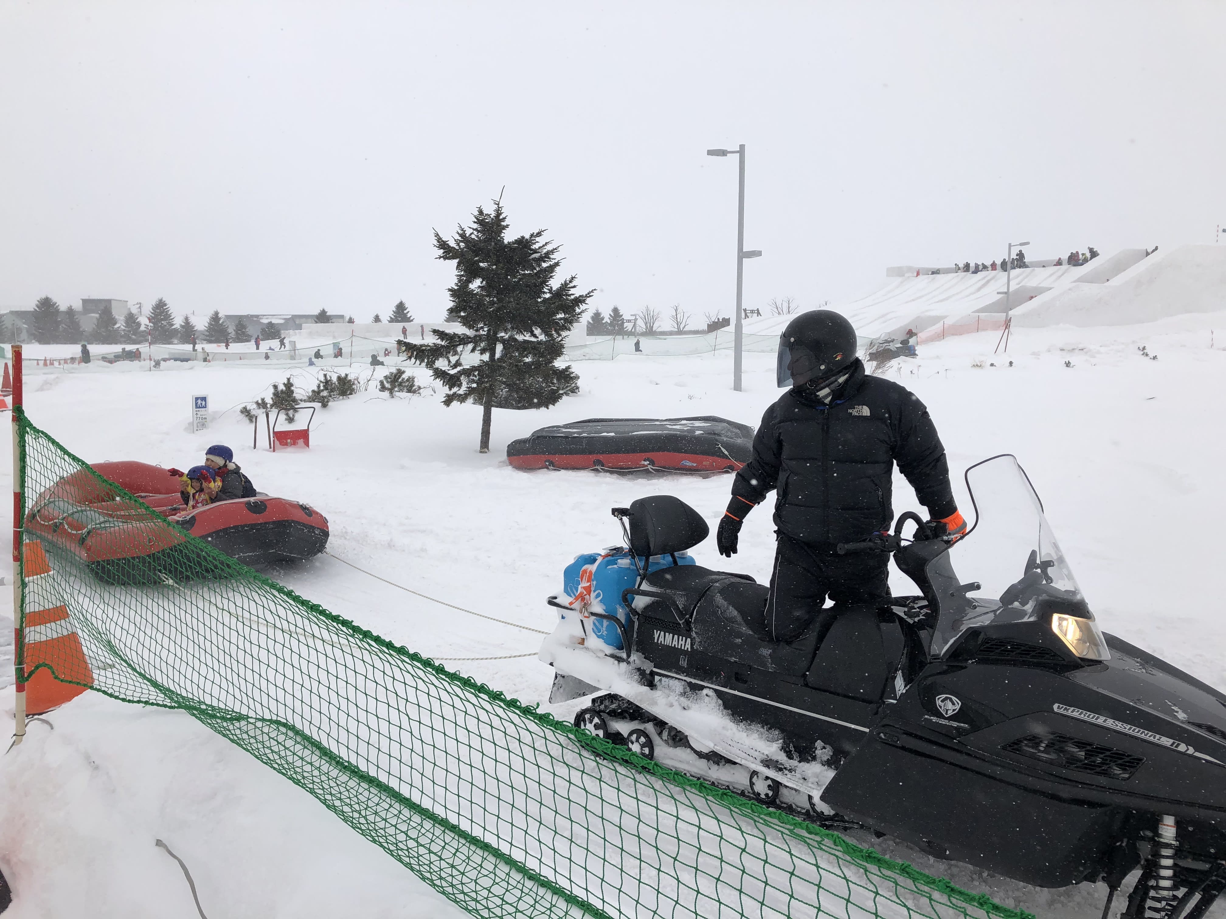 雪上摩托車,取自:Ann Shih。 雪上摩托車,取自:Ann Shih。