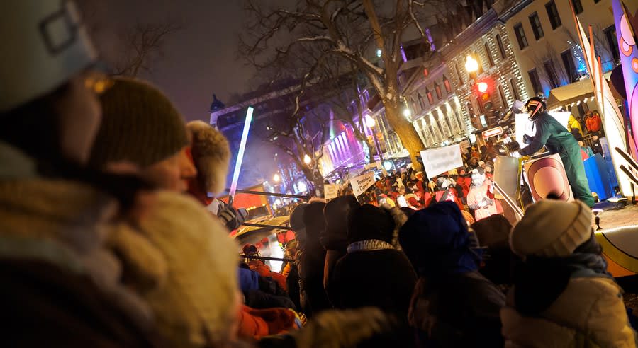 卡個好位看遊行吧 / @https://carnaval.qc.ca/en