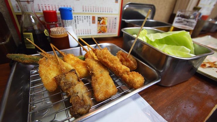 串炸的一級戰區-新世界商店街 來源:www.japan-guide.com 串炸的一級戰區-新世界商店街 來源:www.japan-guide.com