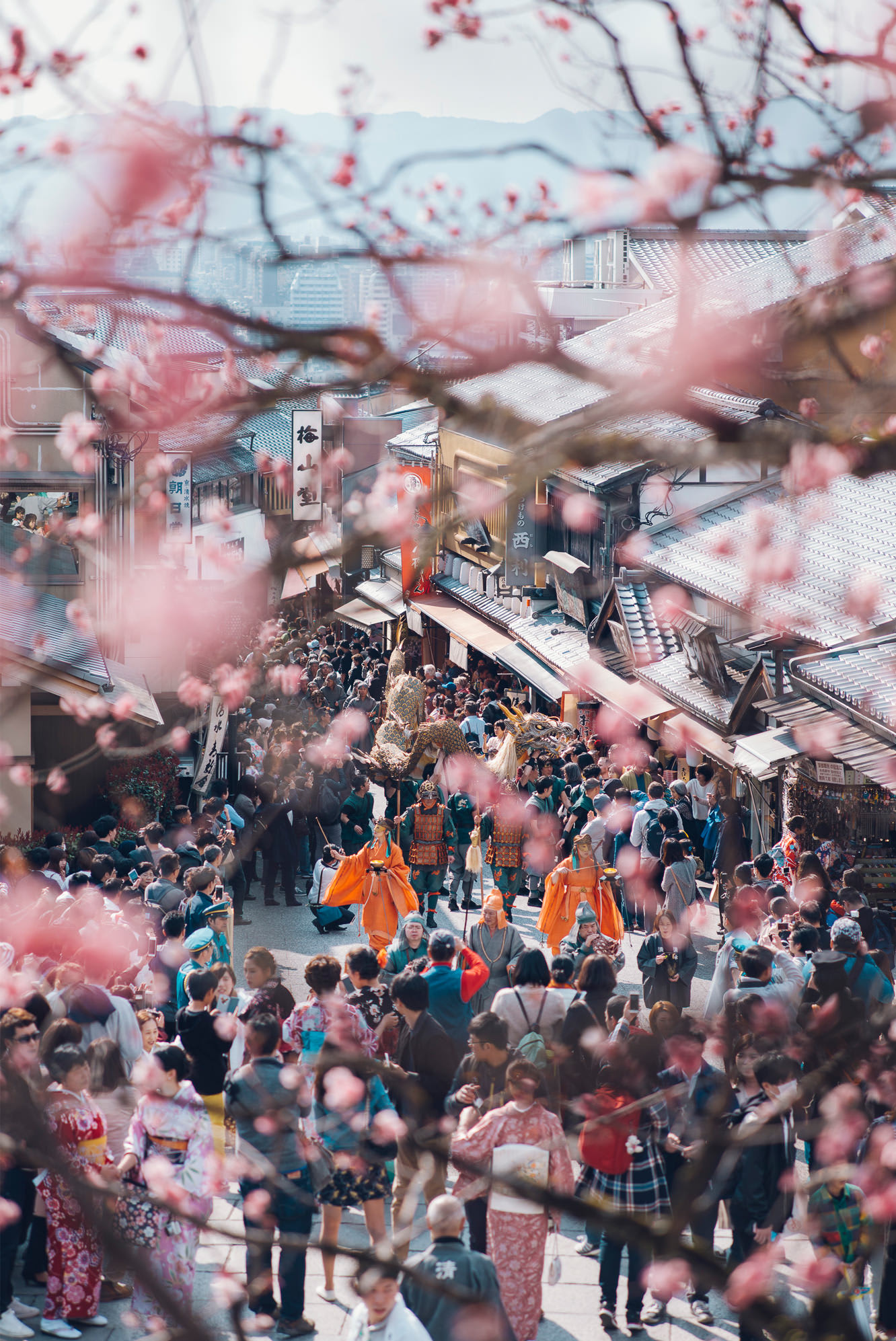 清水寺前的二年坂、三年坂 來源:www.kiyomizudera.or.jp 清水寺前的二年坂、三年坂 來源:www.kiyomizudera.or.jp