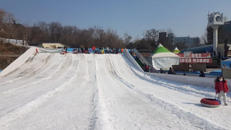 兒童大公園j玩雪胎，Photo by Artshen