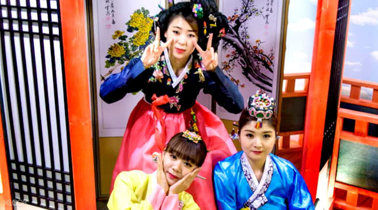 穿越時空變身為朝鮮時代的女性。