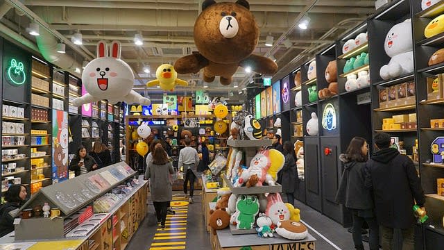 LINE Friends Store 明洞旗艦店,圖片取自oppalandz.blogspot.com LINE Friends Store 明洞旗艦店,圖片取自oppalandz.blogspot.com