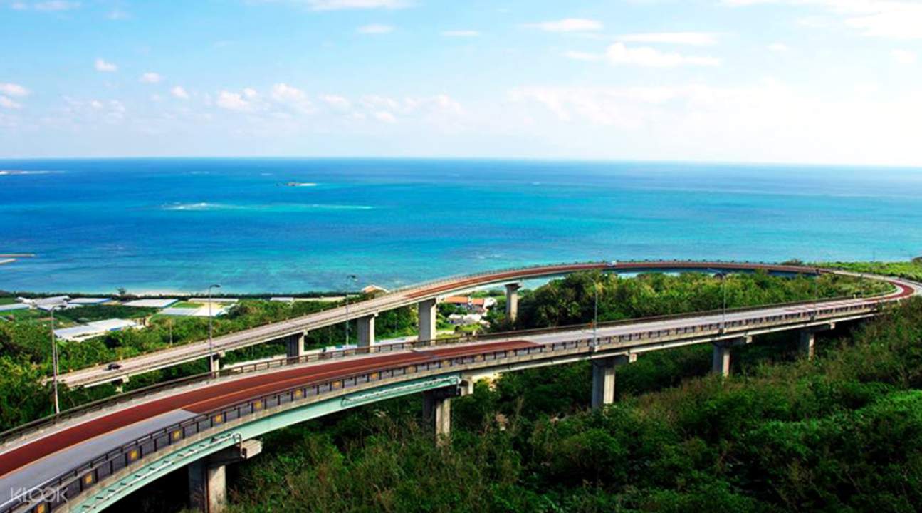 沖繩南部NIRAIKANAI橋 意思為彼岸的理想之地 沖繩南部NIRAIKANAI橋 意思為彼岸的理想之地