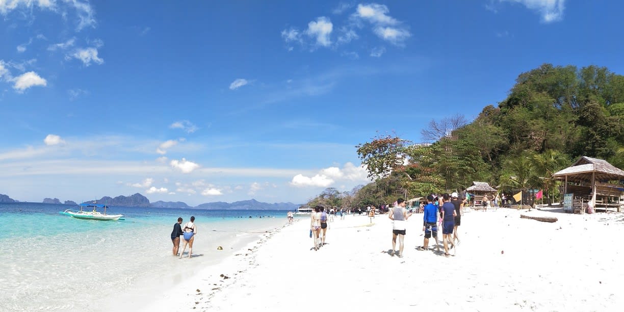 擁抱藍天、大海、潔白沙灘。(圖片取自https://www.trover.com/d/1oQLC-seven-commandos-beach-el-nido-philippines)