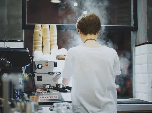 咖 啡 師 。