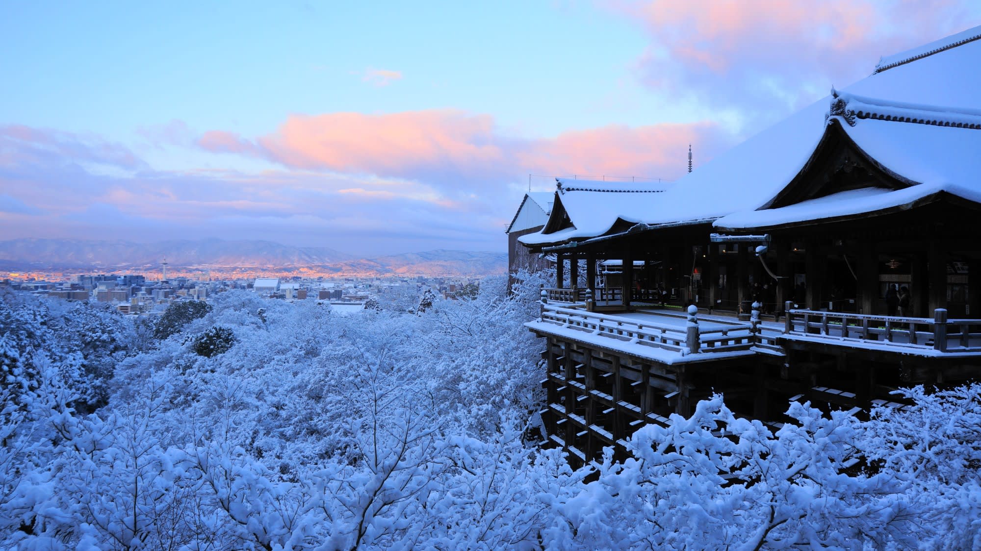 擁有寬廣雪景的清水寺 (照片來源:https://goo.gl/UR48PA)