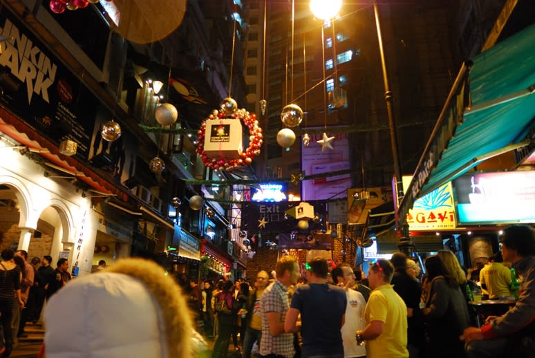 位 於 SoHo 的 蘭 桂 坊 , 越 夜 越 熱 鬧 !