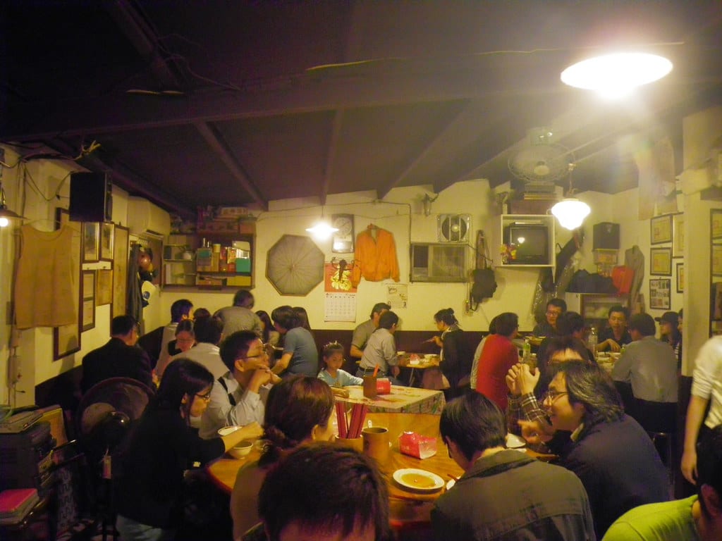 Klook客路・探索未知的你 人 聲 在 耳 邊 此 起 彼 落 , 台 灣 , 永 遠 都 很 溫 暖 Photo | flickr CC editor Angelo Su