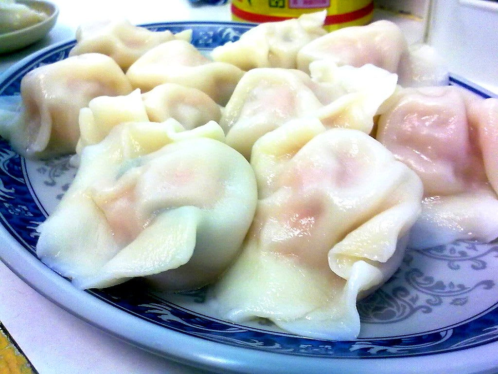 號 稱 全 台 最 好 吃 的 蝦 仁 水 餃 !
