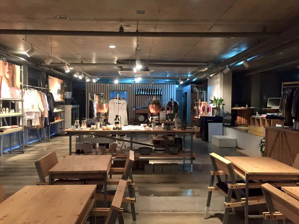 店內有寬敞的座位區與選物區!(來源-FB@scopeseoul)