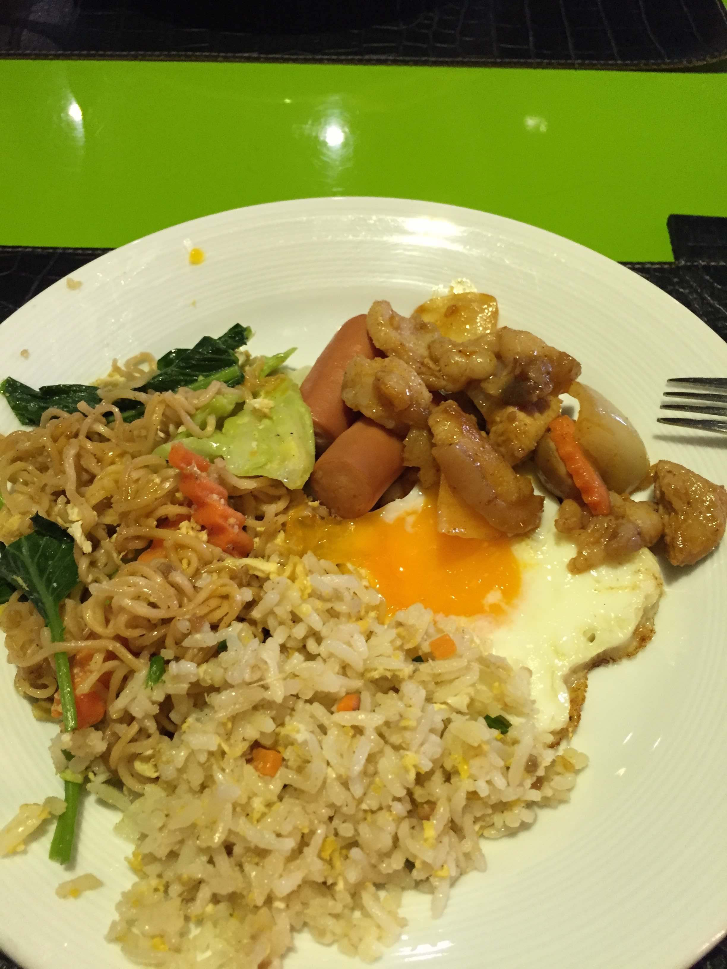 隨便吃了午餐,賣像不佳,但是頗好吃的,這就是泰國~