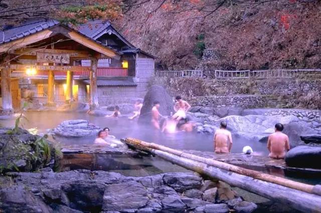 Klook客路・探索未知的你 日 本 少 數 的 男 女 混 合 裸 湯 。