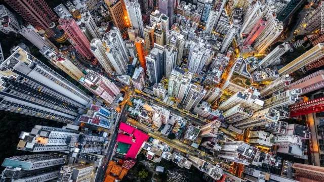 Klook客路・探索未知的你 積 木 般 堆 積 而 成 的 高 樓